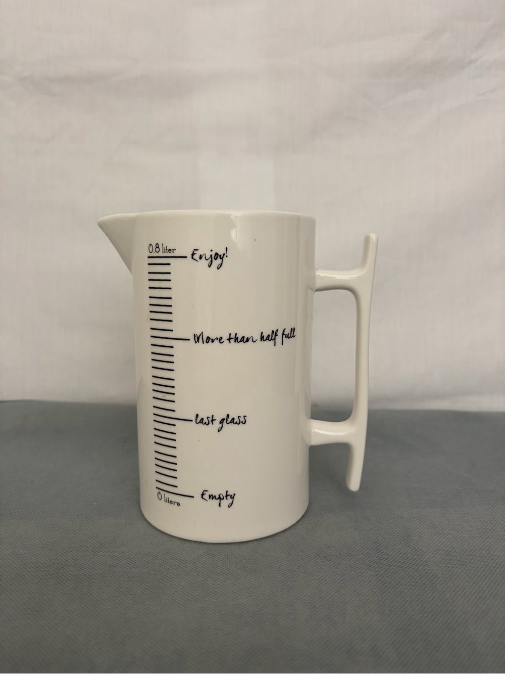 Creative Co-op White Ceramic Measuring Pitcher 0.8L Excellent(F299)